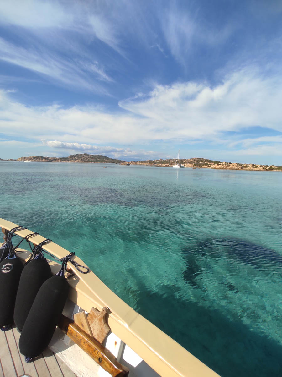 Tagestour durch den Maddalena Naturpark mit Picknick an Bord