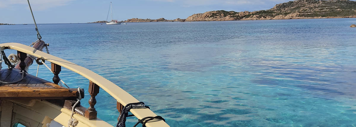 Baden und Schnorcheln während der Bootstour durch das Maddalena-Archipel