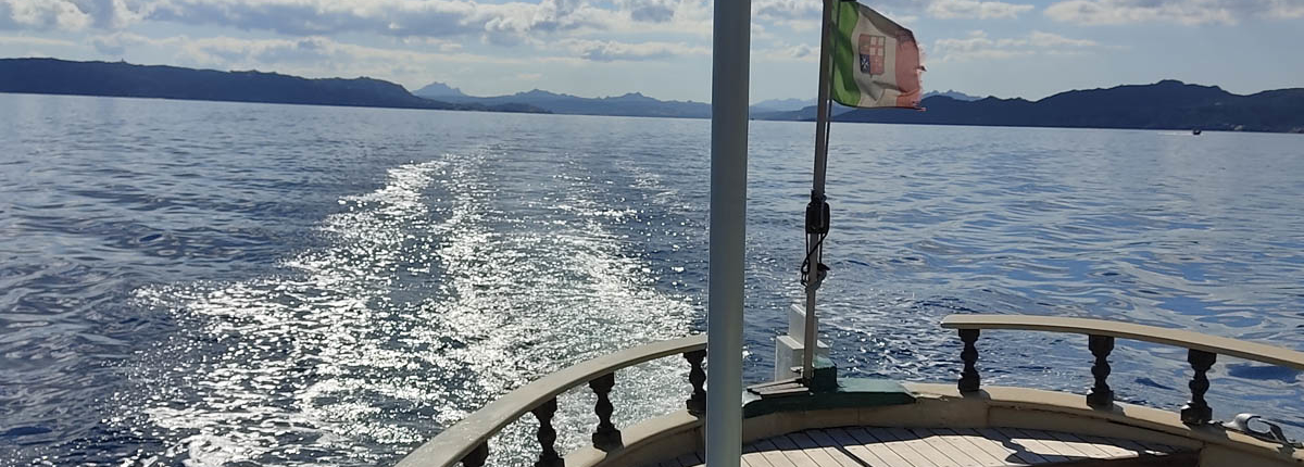 buche deinen Bootsausflug mit Picknick auf dem Motorsegler durch das Maddalena-Archipel