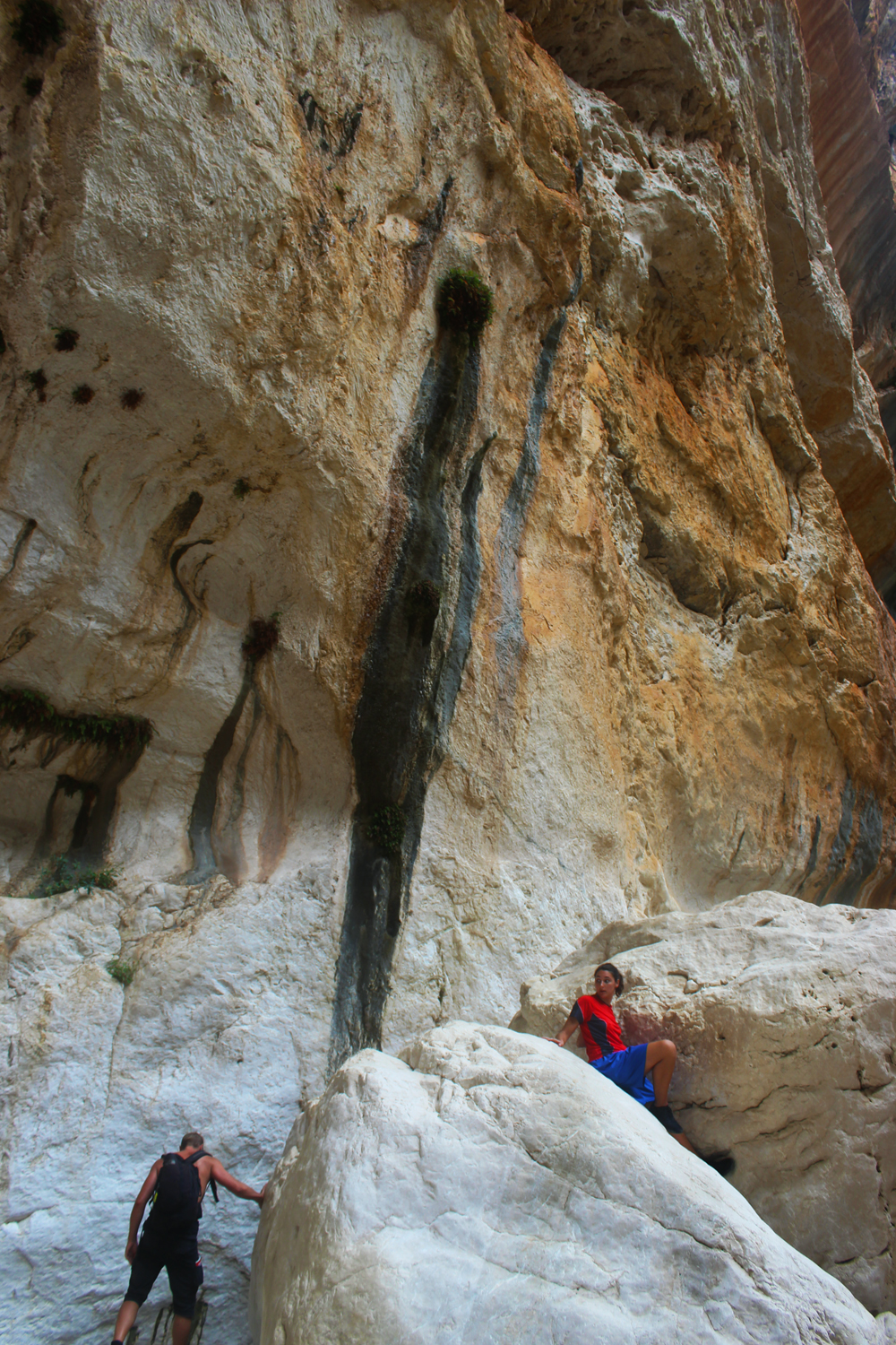 buche Trekking in Extremform: in der Gola Gorropu in Sardinien