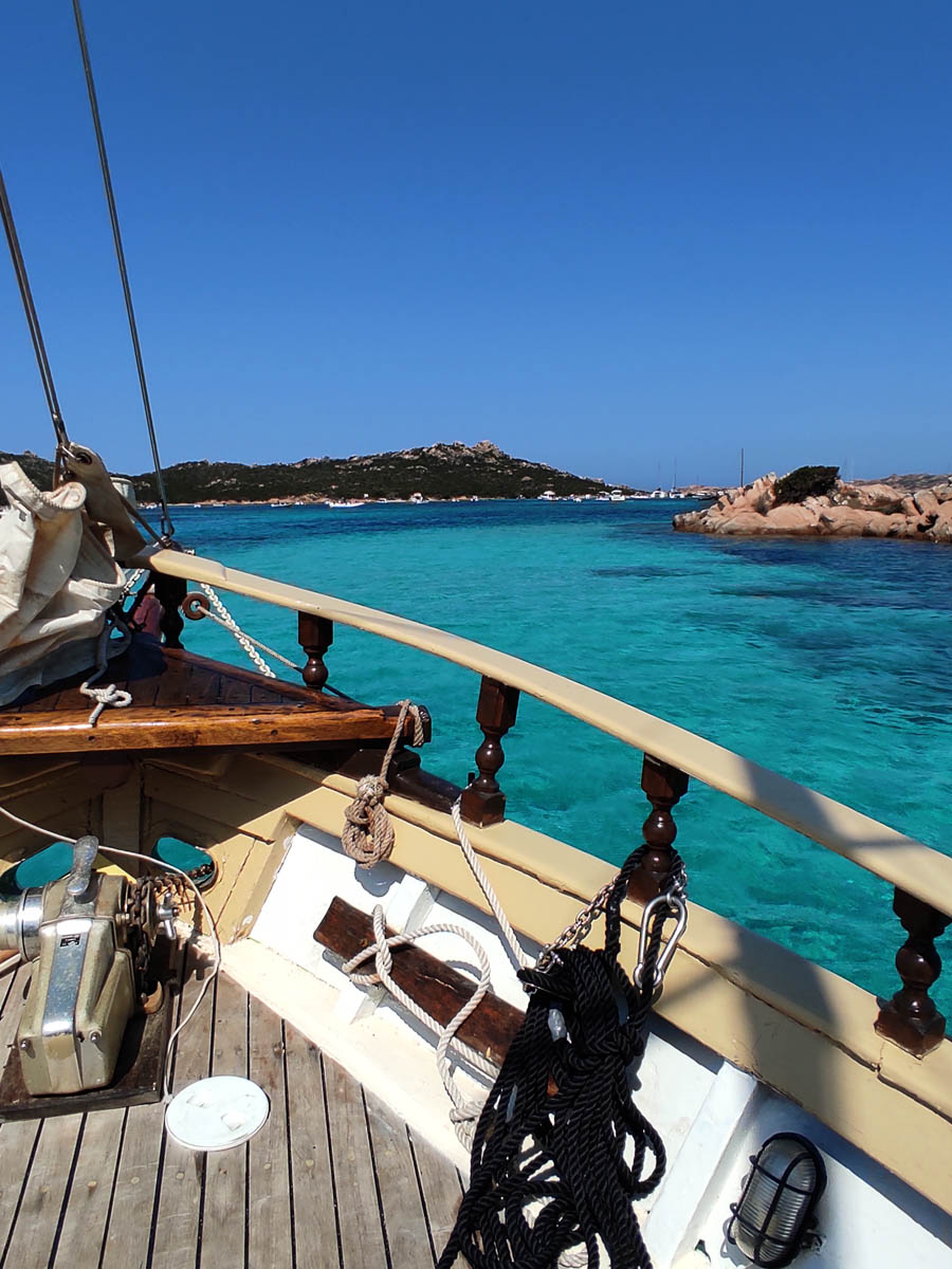 Tauchen, schnorcheln, sonnen und picknick an Bord im Maddalena Naturpark