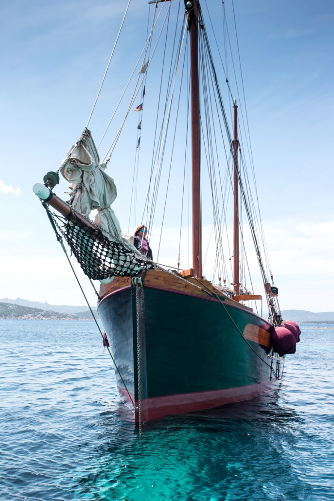 Buche deinen Segeltörn auf einem antiken Se durch das Maddalena-Archipel in Sardinien zum Bestpreis