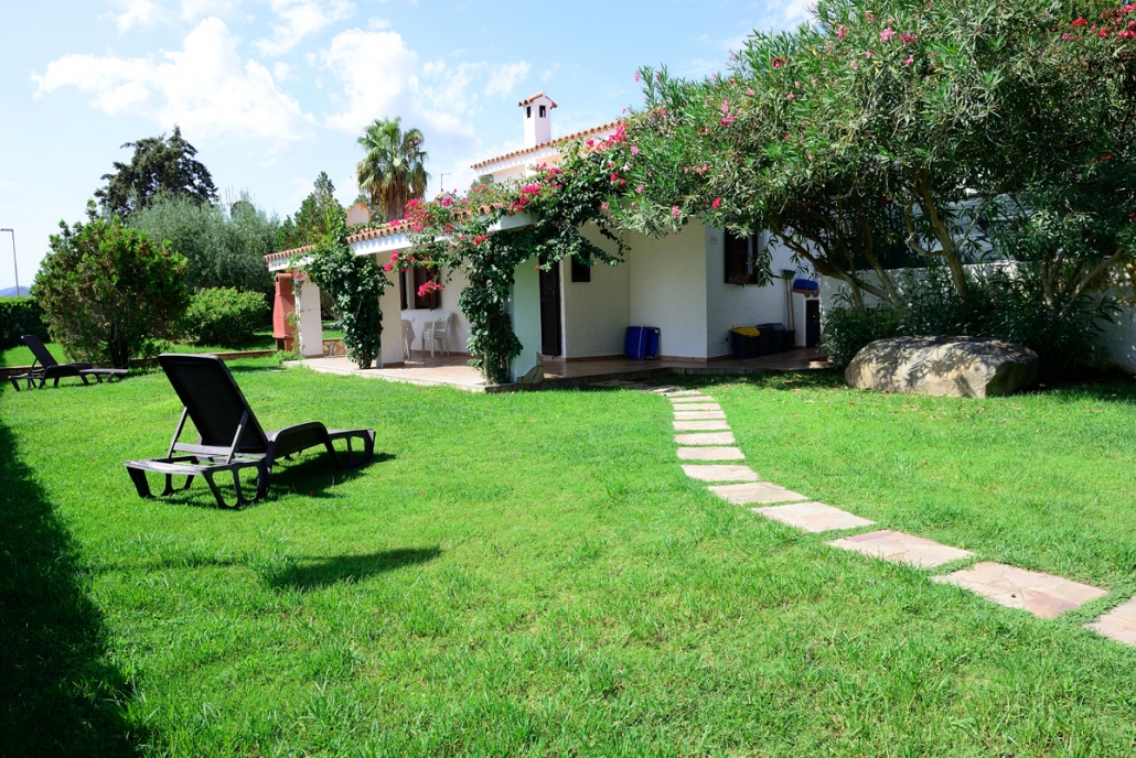 Ferienhaus mit Garten am Meer in Sardinien buchen