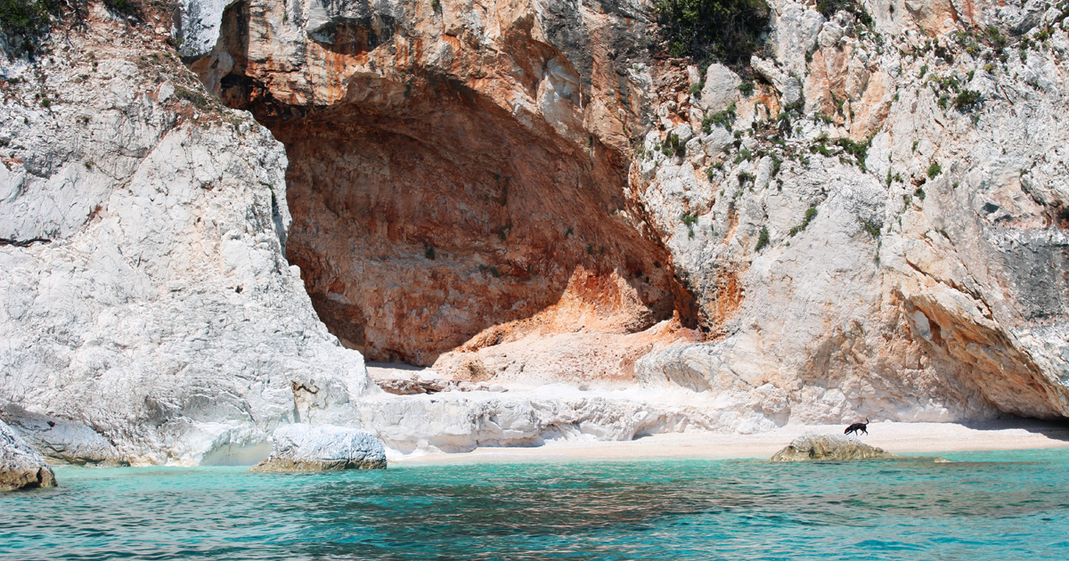 Buche bei Hochzeit-Catering-Sardinien dein eigenes Motorboot zum Bestpreis