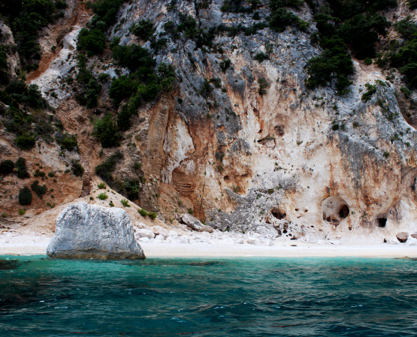 Sardinien Golf von Orosei Cala Mariolu. Miete dein eigenes Motorboot 