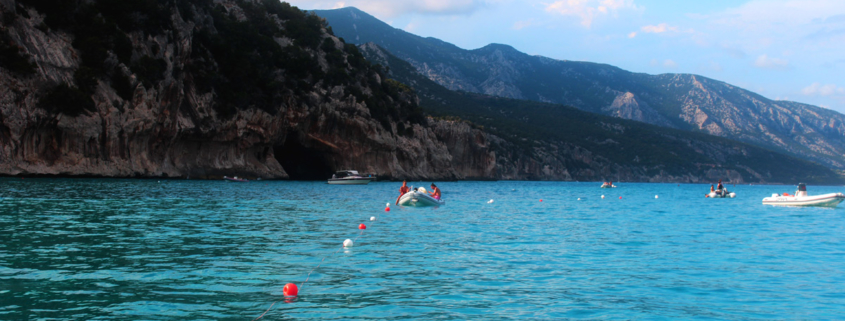 Buche bei Hochzeit-Catering-Sardinien dein eigenes Motorboot zum Bestpreis