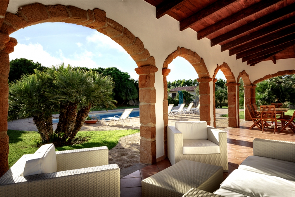 Luxusvilla Arkaden und Terrasse in Nord-West Sardinien, Alghero - bei Hochzeit-Catering-Sardinien zum Bestpreis buchen