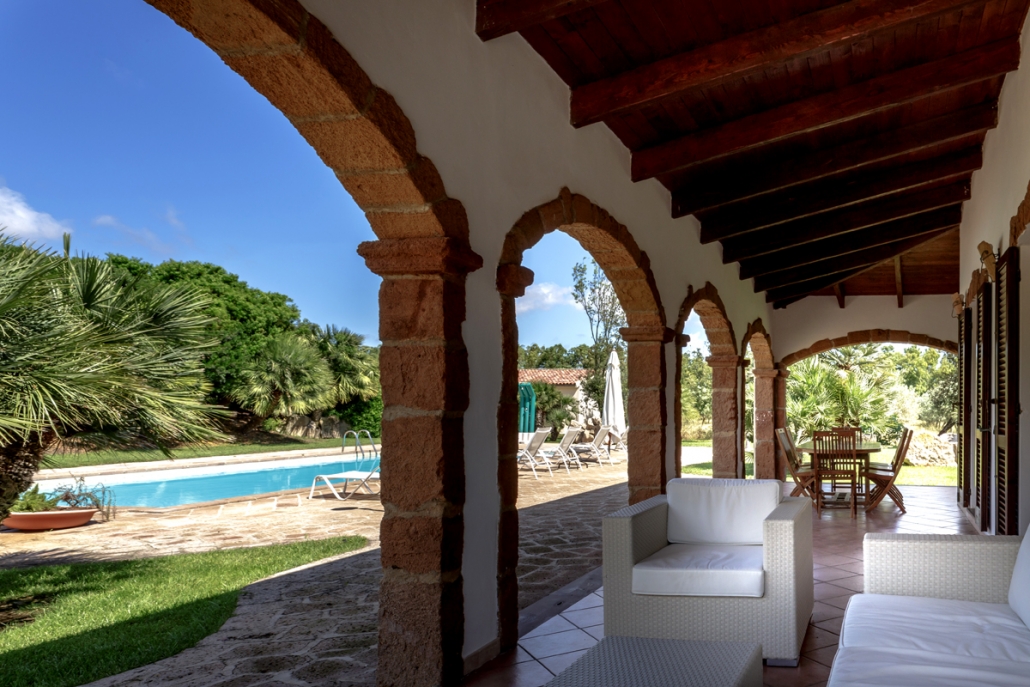 Luxusvilla Arkaden und Pool in Nord-West Sardinien, Alghero - bei Hochzeit-Catering-Sardinien zum Bestpreis buchen